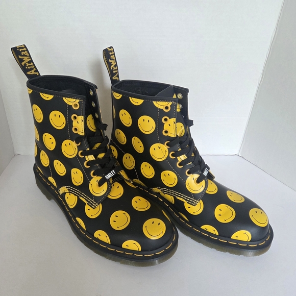 Dr Doc Martens Adult Unisex Smiley 1460 Combat Leather Boots 9M Men/ 10 Women - Picture 4 of 15